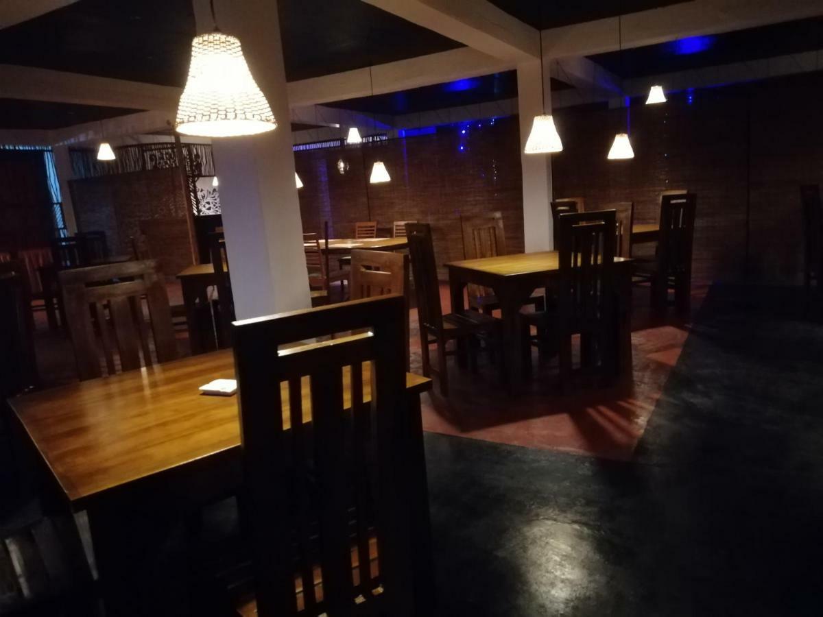 Macnara Travellers Inn Ratnapura Kültér fotó